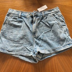 AE pleated mom shorts